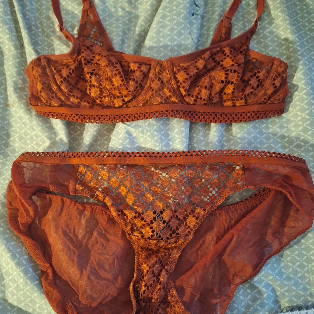 Adore Me Tatum Unlined Bra and Underwear Size 34C & Medium - Picture 3 of 4